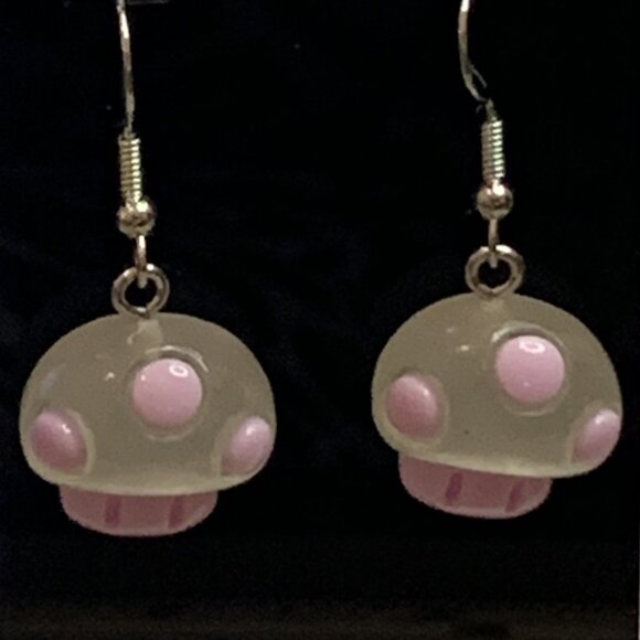 Mushroom Earring, Mario Earring, Gift Idea, Anime Earring, Silly Earring - Picture 2 of 5